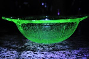 Fancy bowl with handles 1 lb 13 oz